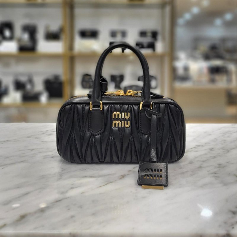 🎉新品好折扣✨Miu Miu 5BP088 迷你皺褶小羊皮 Arcadie 包 黑色-1