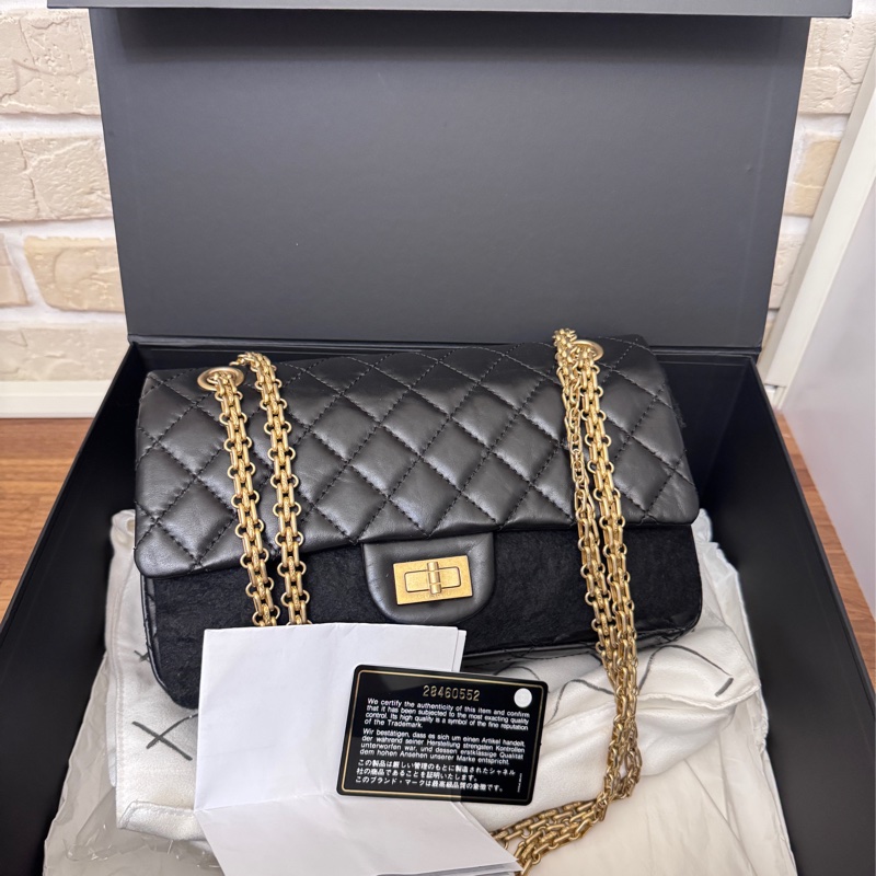 Chanel 2.55小號 黑金全配 近全新-3