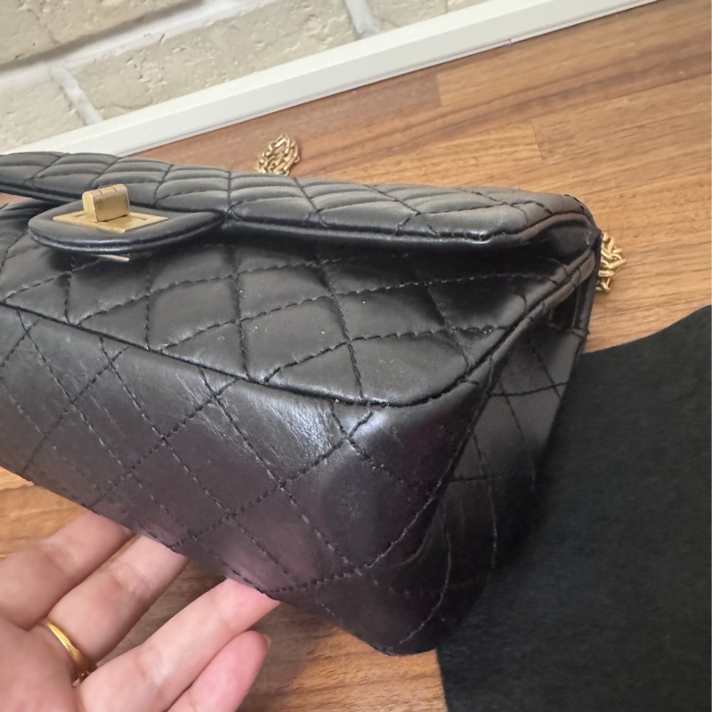 Chanel 2.55小號 黑金全配 近全新-11