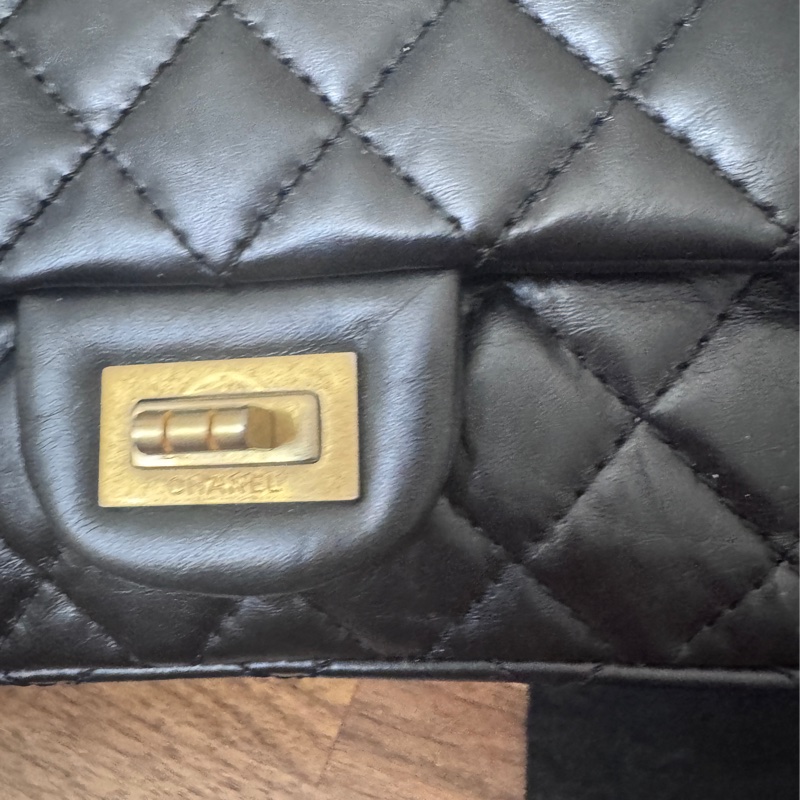 Chanel 2.55小號 黑金全配 近全新-27