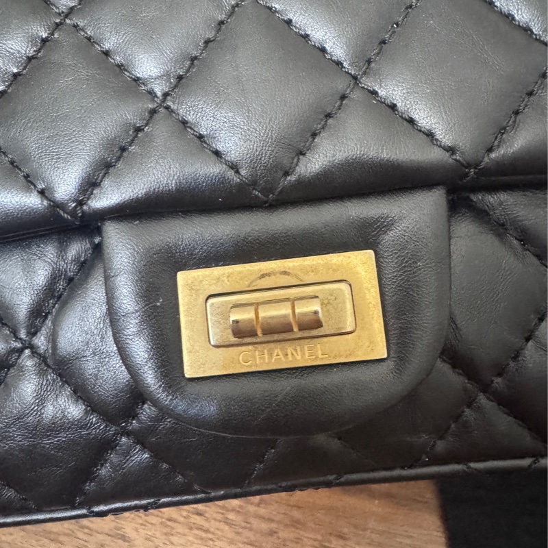 Chanel 2.55小號 黑金全配 近全新-29