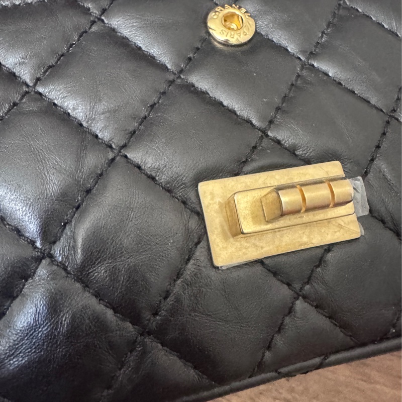 Chanel 2.55小號 黑金全配 近全新-32