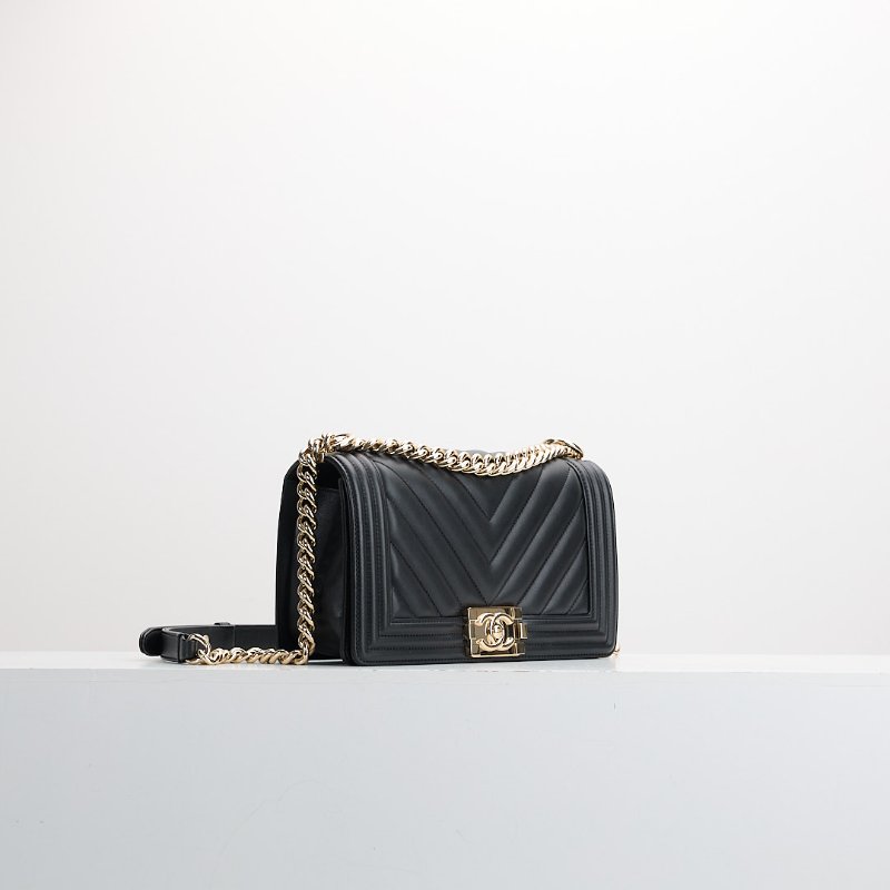 Chanel Boy 25 黑金牛山形紋-1