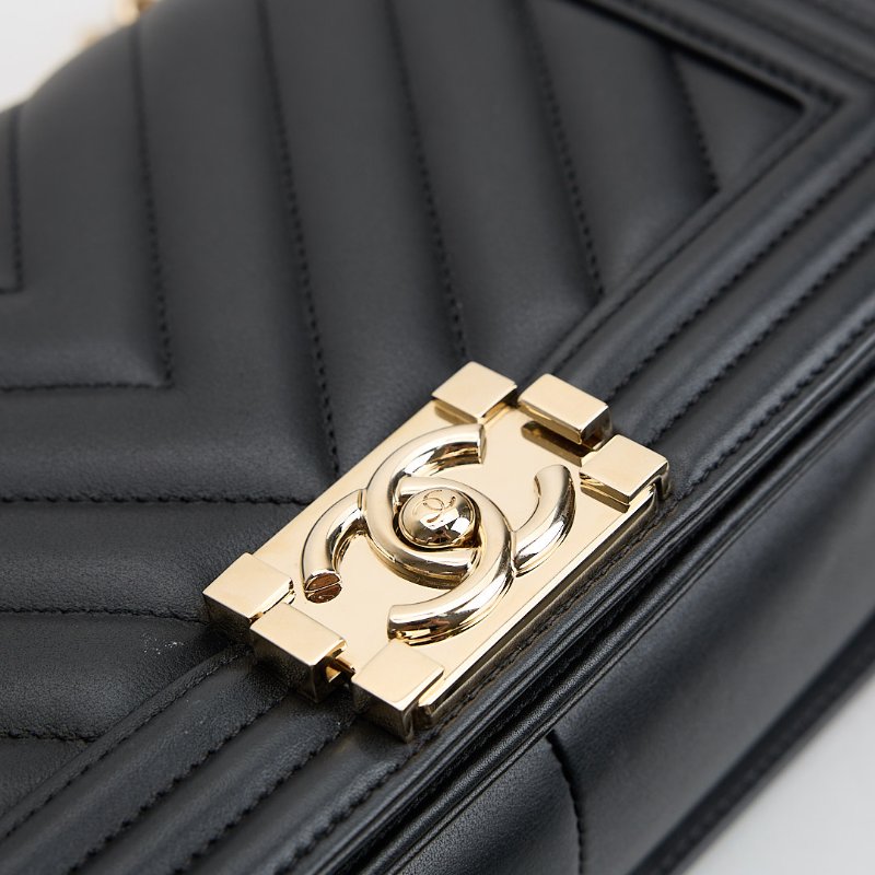 Chanel Boy 25 黑金牛山形紋-4