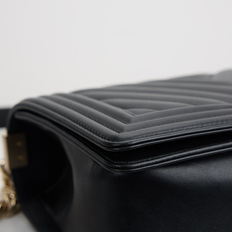 Chanel Boy 25 黑金牛山形紋-6