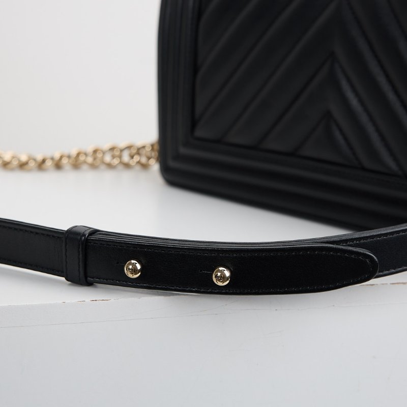 Chanel Boy 25 黑金牛山形紋-20