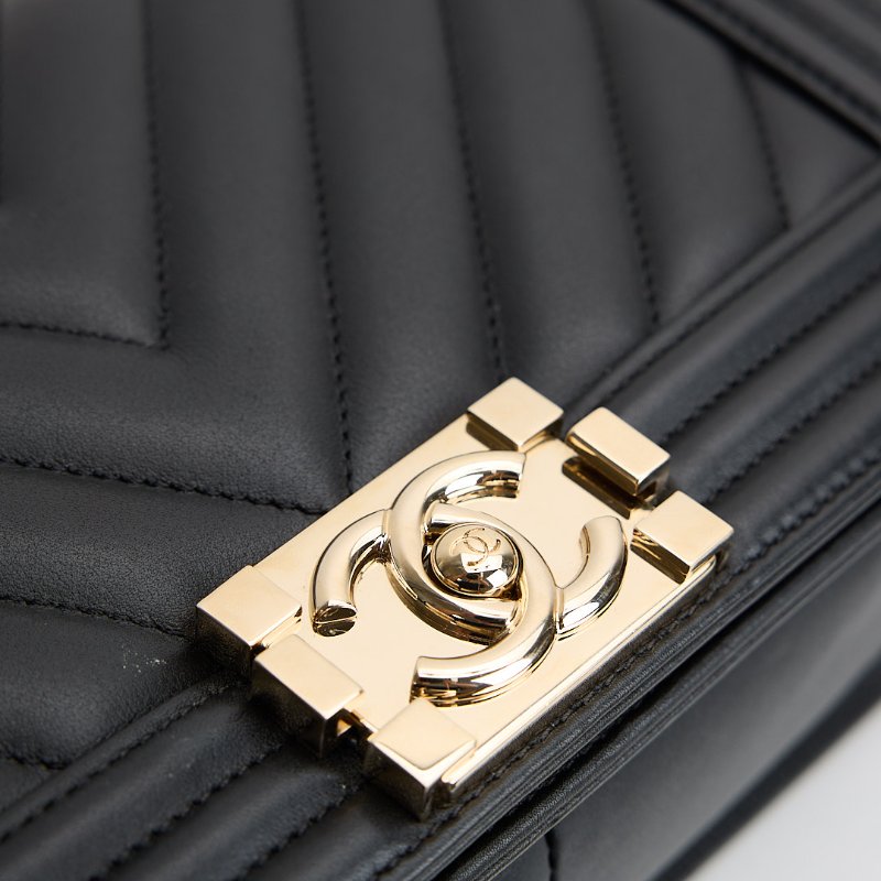 Chanel Boy 25 黑金牛山形紋-22