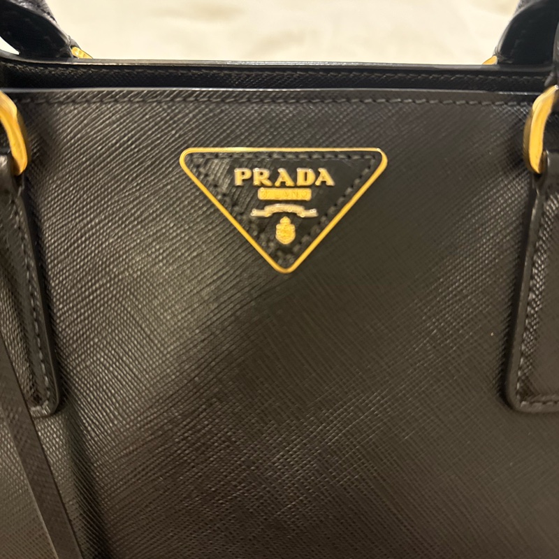 Prada 黑金殺手包-1