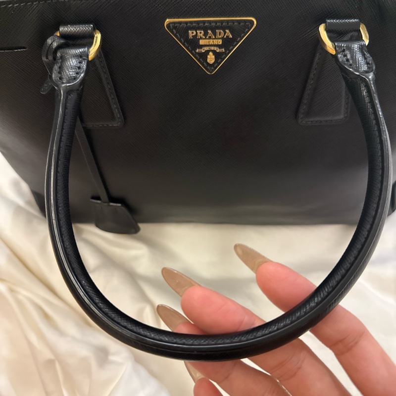 Prada 黑金殺手包-2