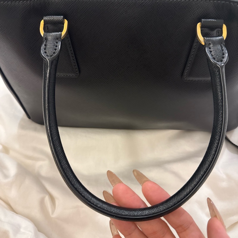 Prada 黑金殺手包-3