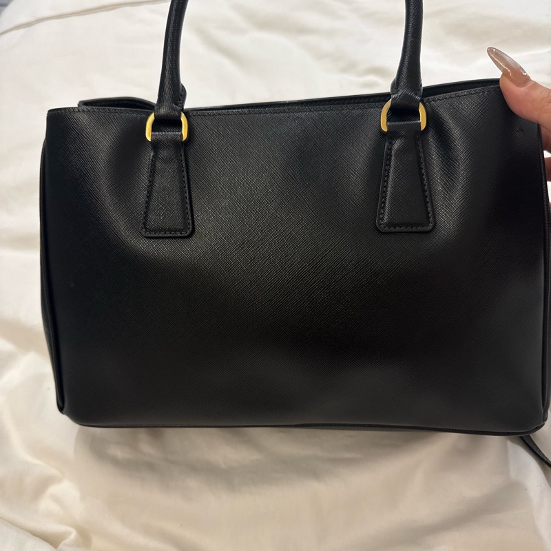 Prada 黑金殺手包-4