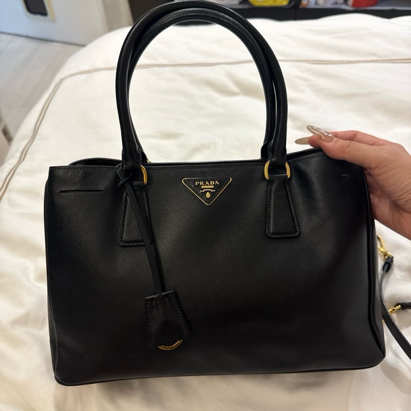 Prada 黑金殺手包-10