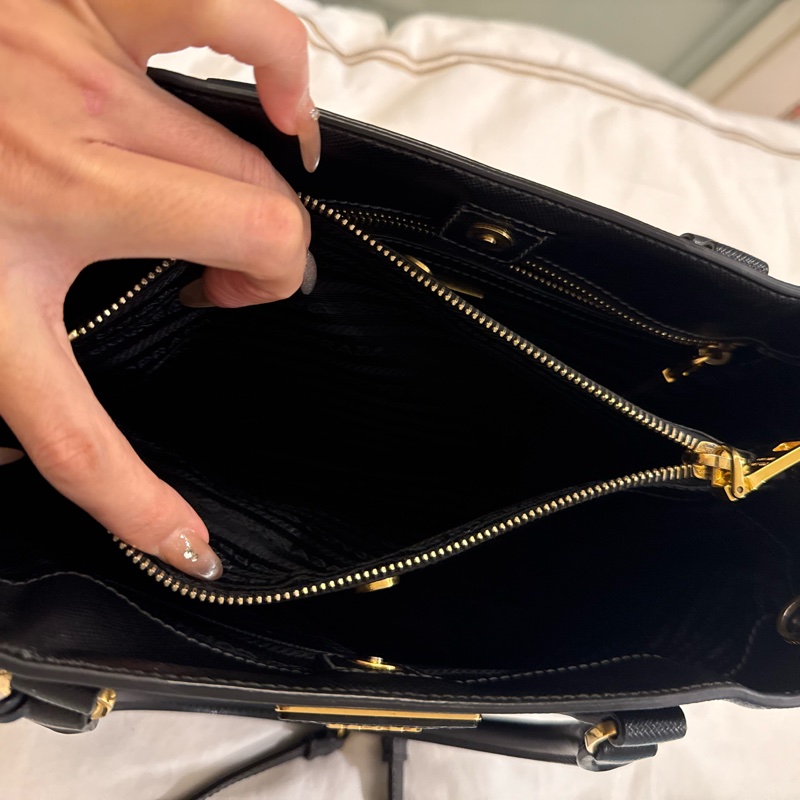Prada 黑金殺手包-18