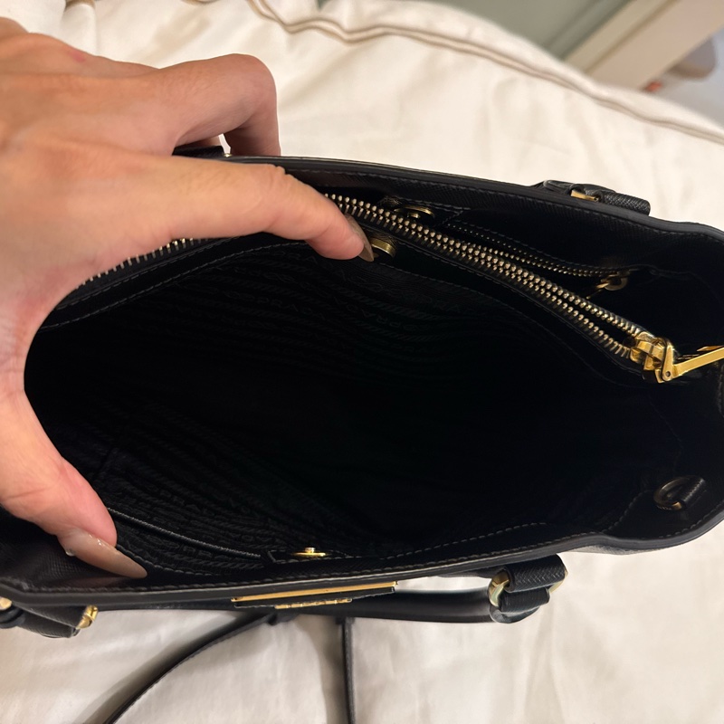 Prada 黑金殺手包-19