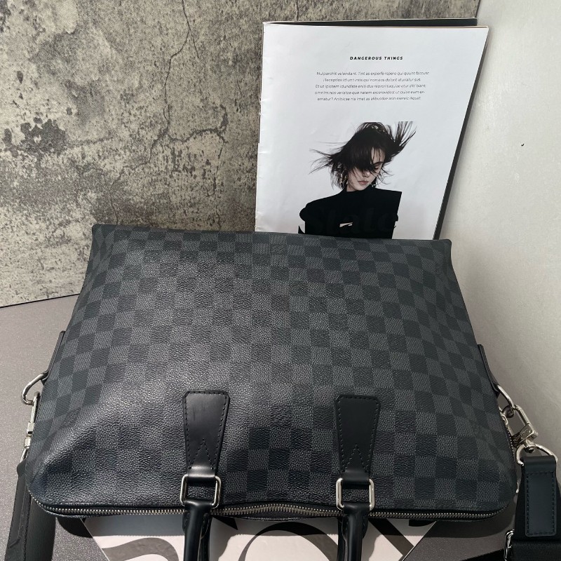 LV 黑棋盤格 電腦公事包 公文包 帆布寬肩帶 尺寸約36*27cm-2