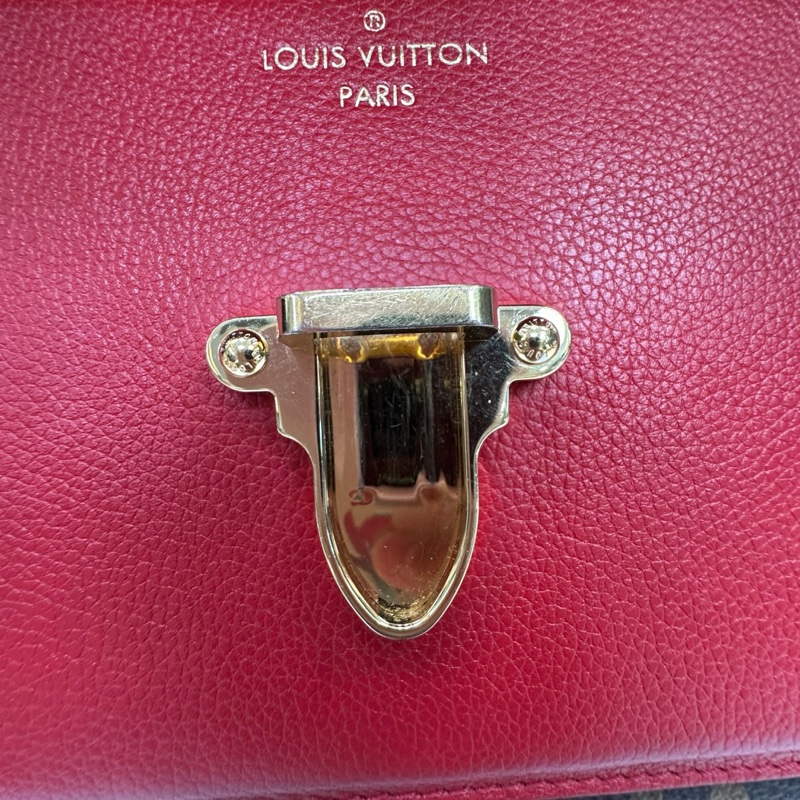 LouisVuitton路易威登Victoire維多利亞老花拼紅色金珠鏈條包-8