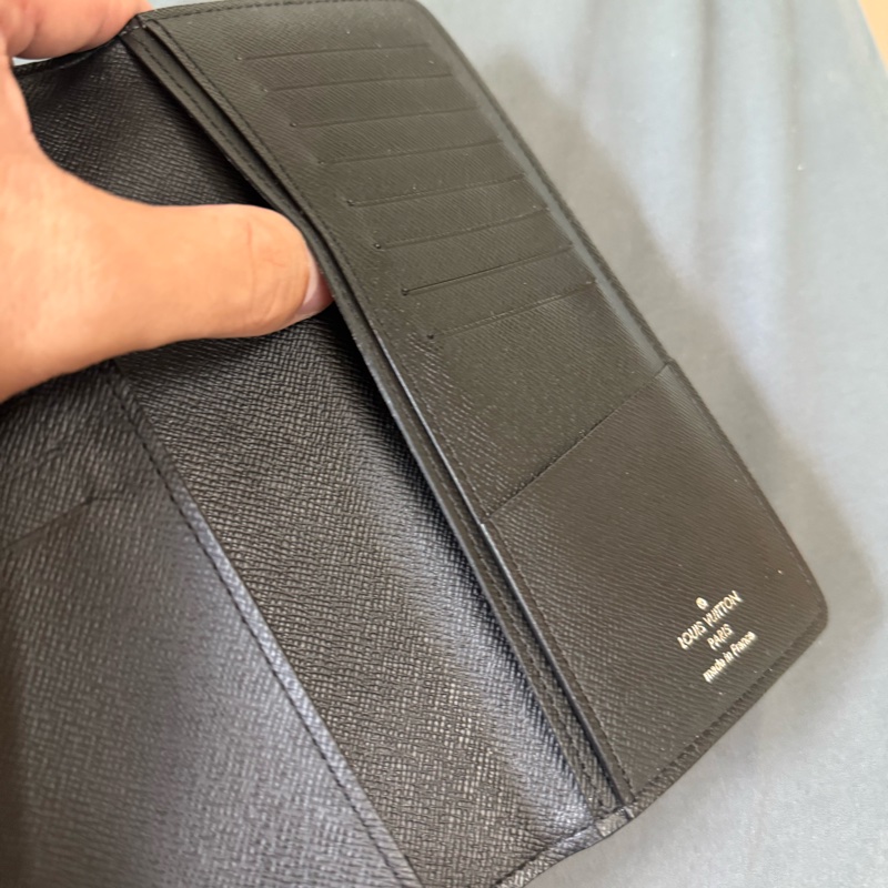 Lv 黑花對開長夾-7