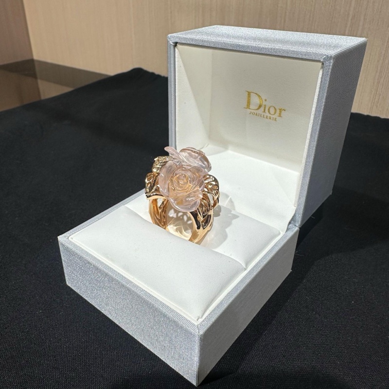 DIOR ROSE DIOR PRE CATELAN玫瑰金鑲鑽粉水晶戒指-4