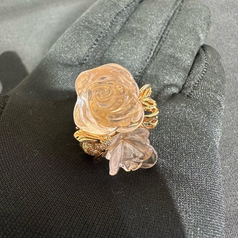 DIOR ROSE DIOR PRE CATELAN玫瑰金鑲鑽粉水晶戒指-5