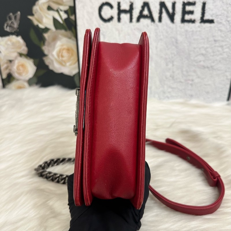 Chane 酒红色V纹牛皮Leboy 中號 肩背包 斜背包 22開-10