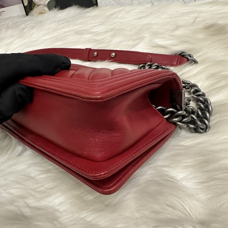 Chane 酒红色V纹牛皮Leboy 中號 肩背包 斜背包 22開-13