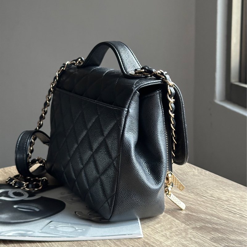 ˗ˏˋ 一眼萬年 º· 𓈒꙳ ˖ Chanel A93607 晶片款 Bussiness Affinity 黑色荔枝牛皮金釦 中號 郵差包 斜背包-4