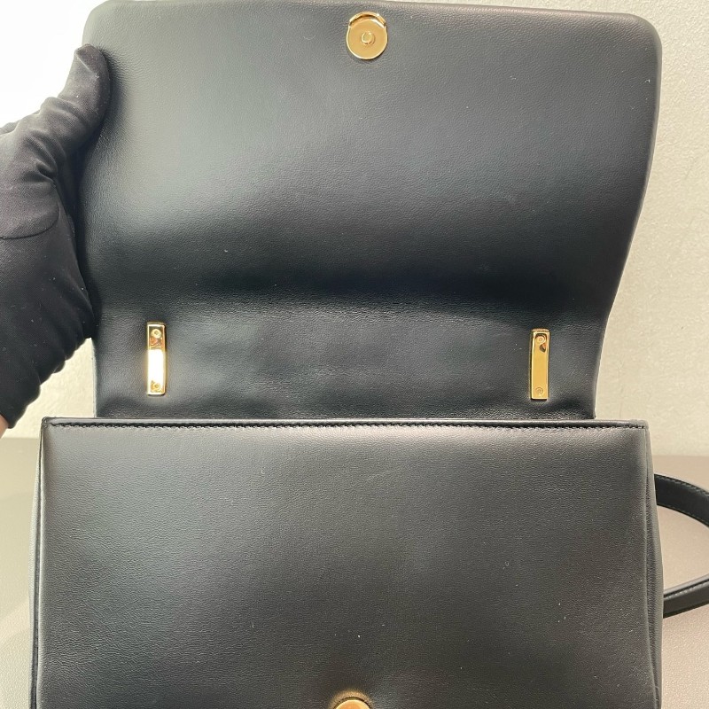 Burberry Lola 蘿拉包 黑金 字母B鏈條肩帶 羊皮 小號 肩背包 斜背包-14