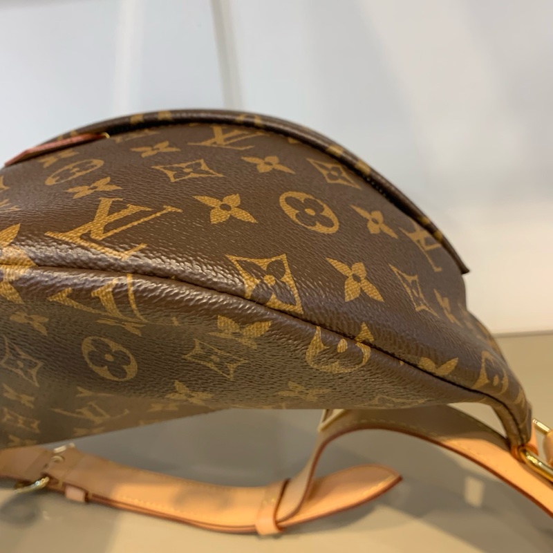 LV 原花金釦Bumbag一字拉手提胸腰包M43644-2