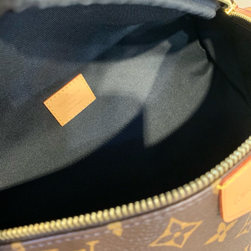 LV 原花金釦Bumbag一字拉手提胸腰包M43644-6