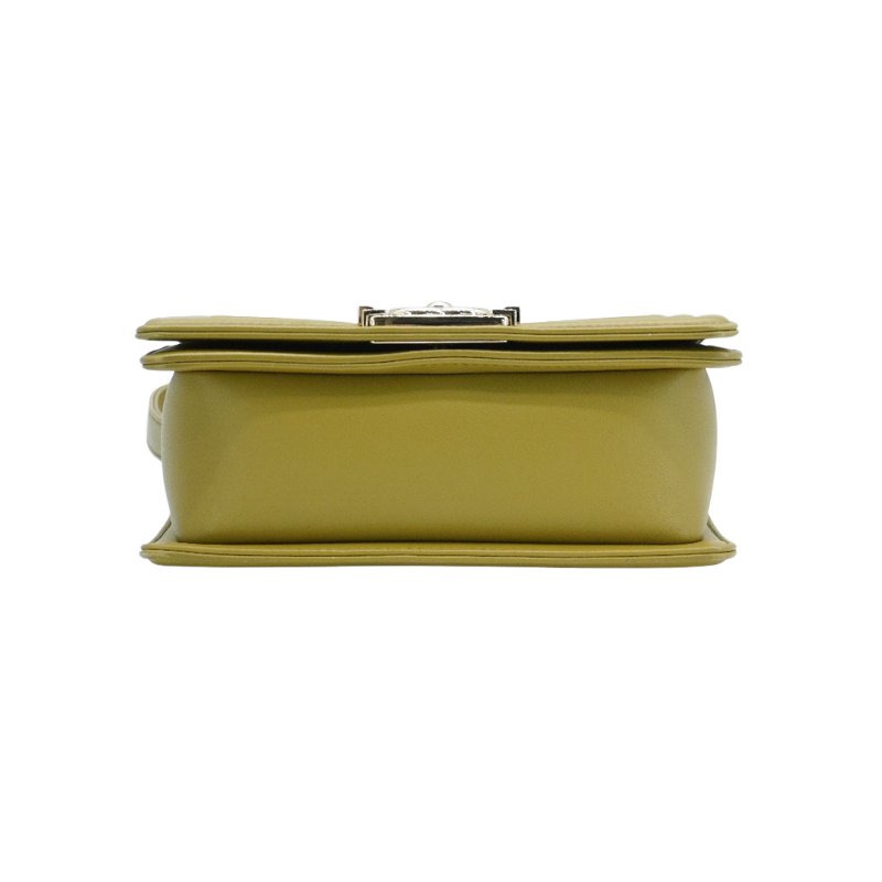 Chanel 展示品 Boy 菱格羊皮淡金釦掀蓋斜背包-20cm(A67085-芥末綠)-4