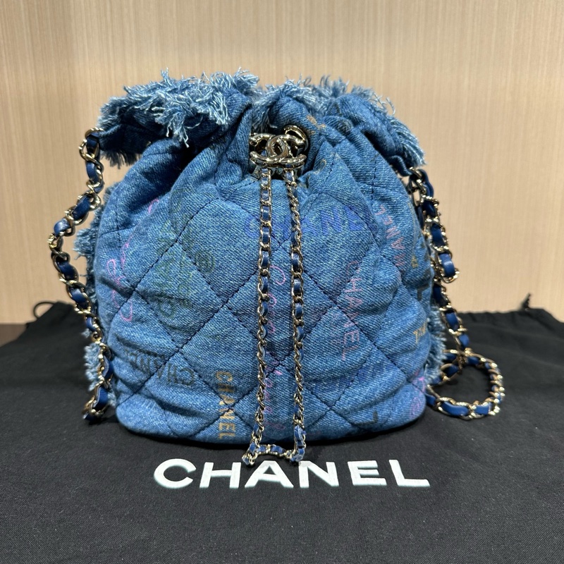 CHANEL香奈兒22P菱格皮穿鏈丹寧布水桶包藍色拼多色-0