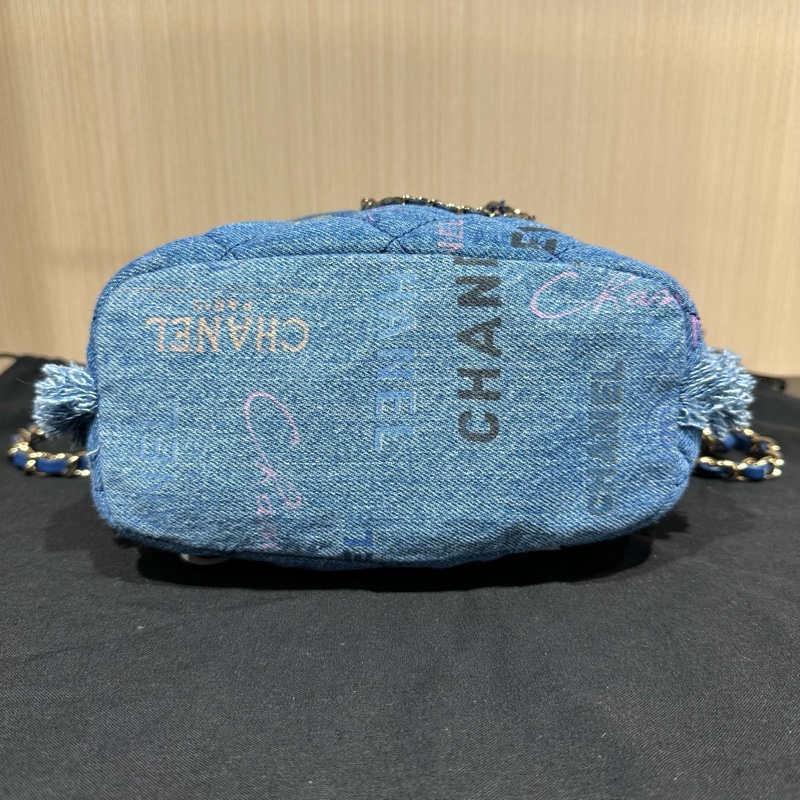 CHANEL香奈兒22P菱格皮穿鏈丹寧布水桶包藍色拼多色-11