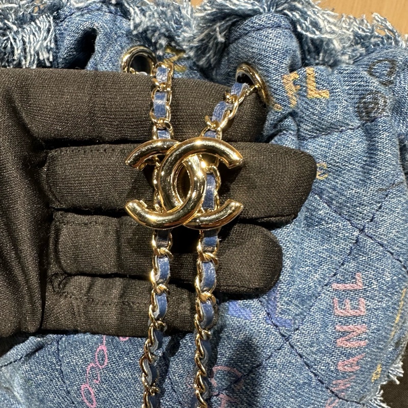 CHANEL香奈兒22P菱格皮穿鏈丹寧布水桶包藍色拼多色-13