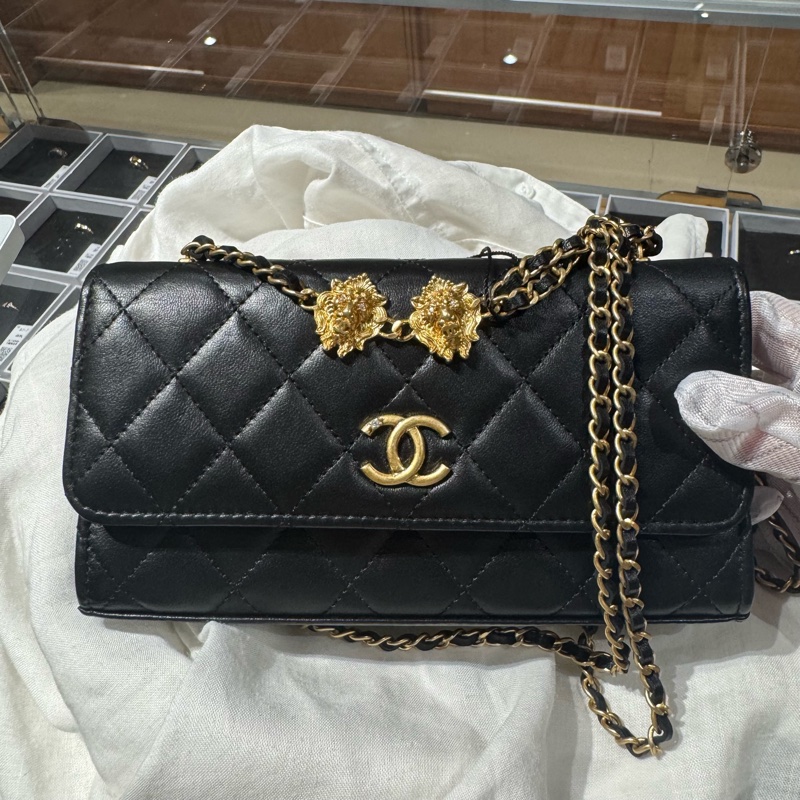Chanel / 香奈兒 鑲鑽雙獅WOC-1