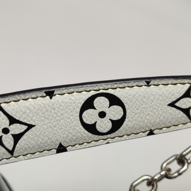 Louis Vuitton (LV) Twist 小號 漆皮 撞色 LV 旋轉 鎖扣 單肩包-11