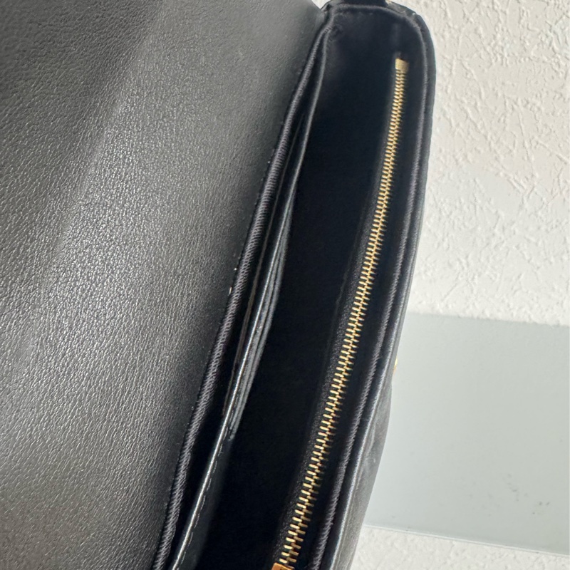 LV黑壓紋掀蓋吸釦兩用包 超好看😍-15