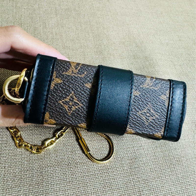 售 二手真品 Louis Vuitton LV M62553 Essen Trunk Mng 迷你硬箱吊飾-4