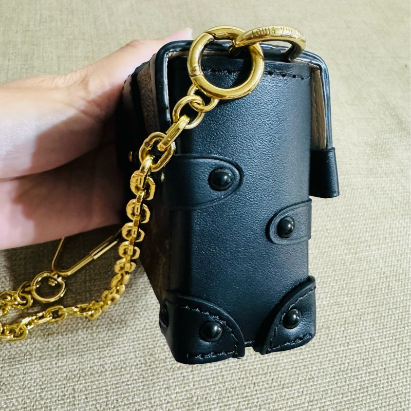 售 二手真品 Louis Vuitton LV M62553 Essen Trunk Mng 迷你硬箱吊飾-6