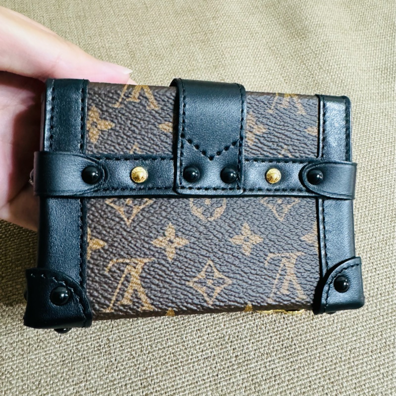 售 二手真品 Louis Vuitton LV M62553 Essen Trunk Mng 迷你硬箱吊飾-7