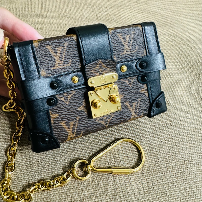 售 二手真品 Louis Vuitton LV M62553 Essen Trunk Mng 迷你硬箱吊飾-11