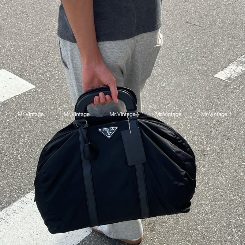 🏷️ Prada 尼龍旅行袋-1