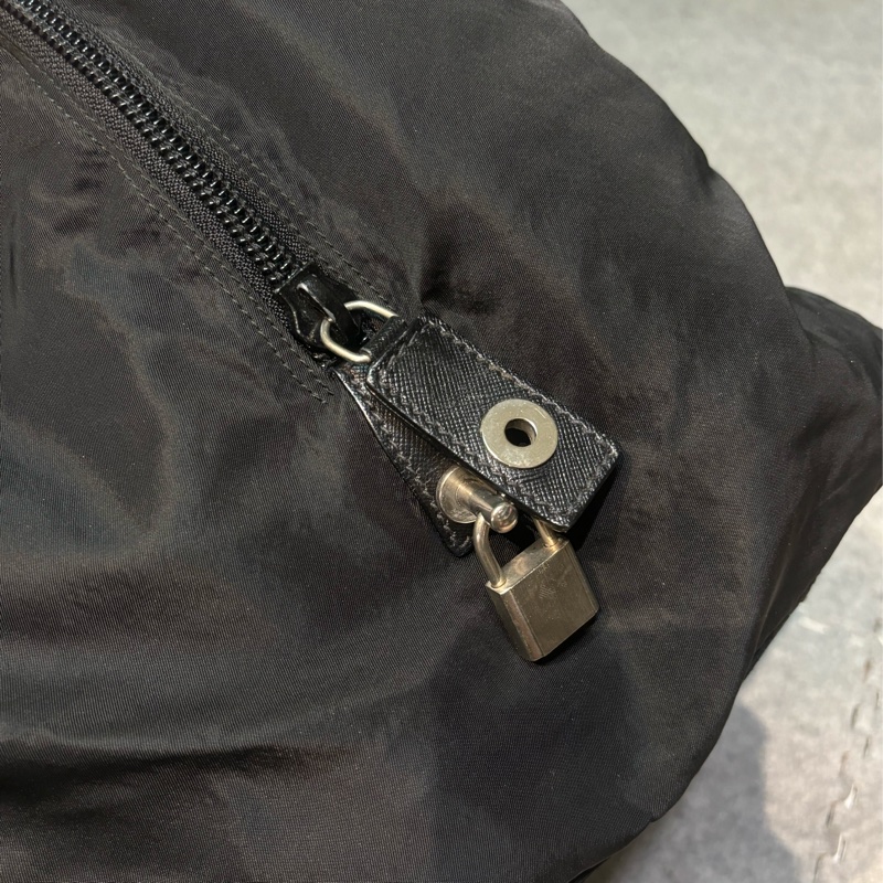 🏷️ Prada 尼龍旅行袋-6