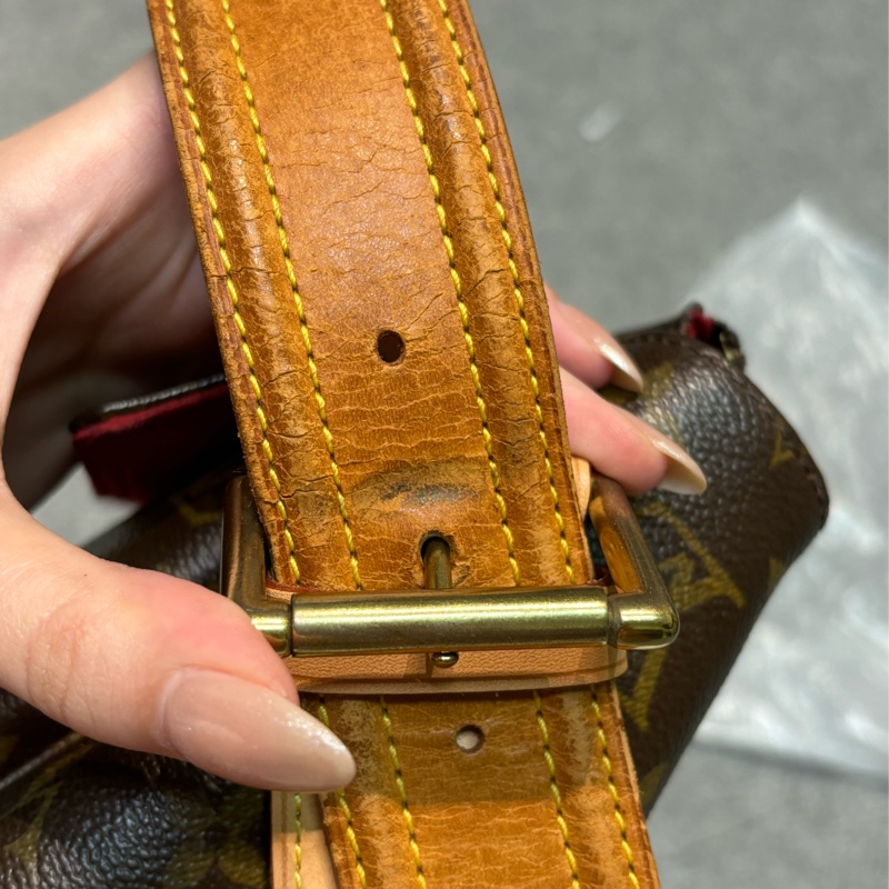 🏷️ Louis Vuitton 駱駝包-14