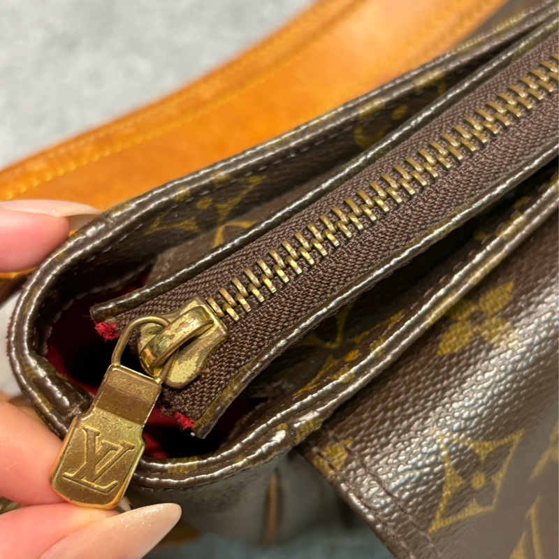 🏷️ Louis Vuitton 駱駝包-16