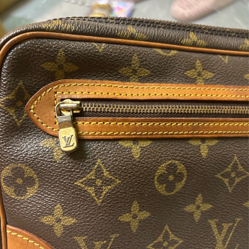 🏷️ Louis Vuitton 手拿包-8