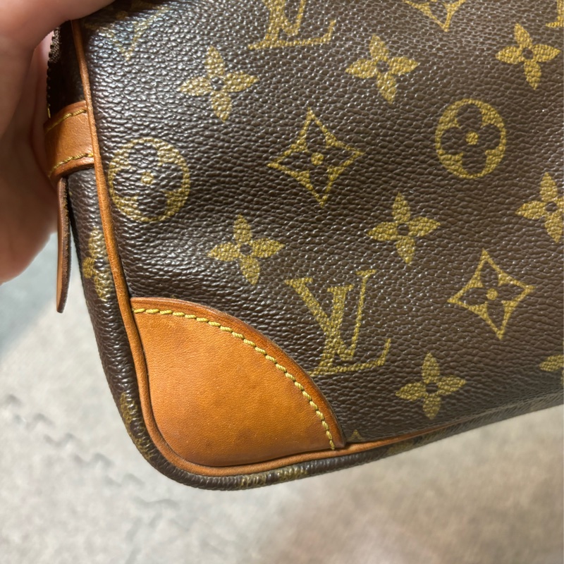 🏷️ Louis Vuitton 手拿包-11