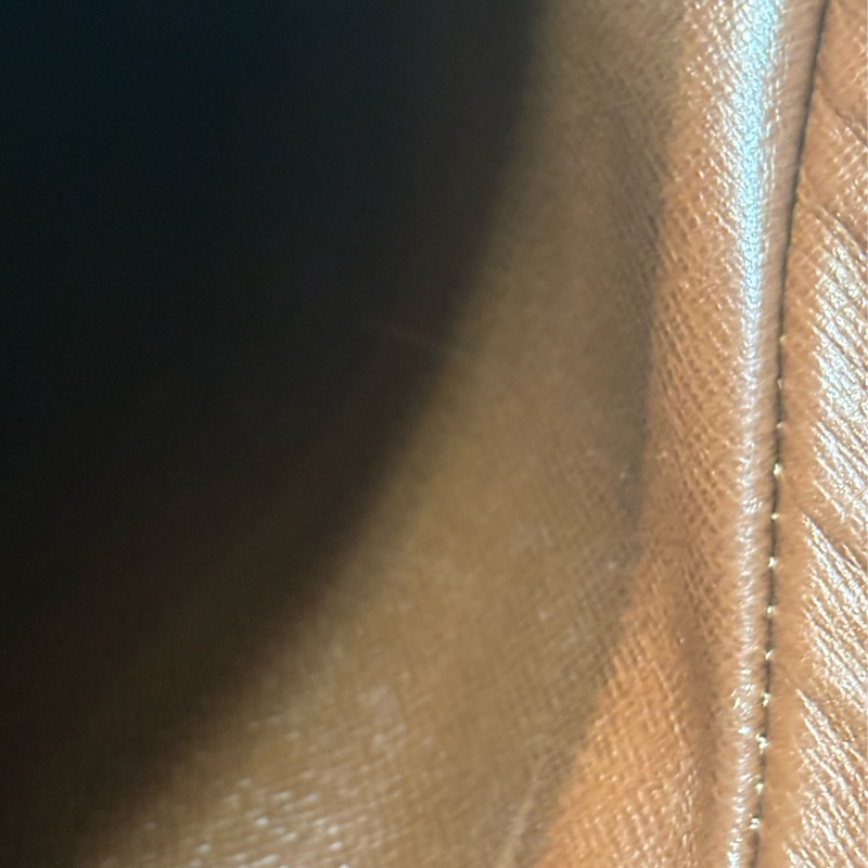 🏷️ Louis Vuitton 手拿包-23