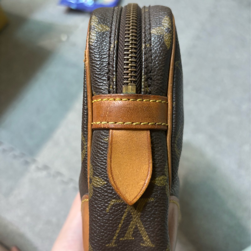 🏷️ Louis Vuitton 手拿包-24