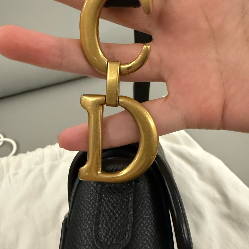 原價14.5萬可議價✨Dior 女款馬鞍包 黑色金扣Mini (價格附背帶)-14