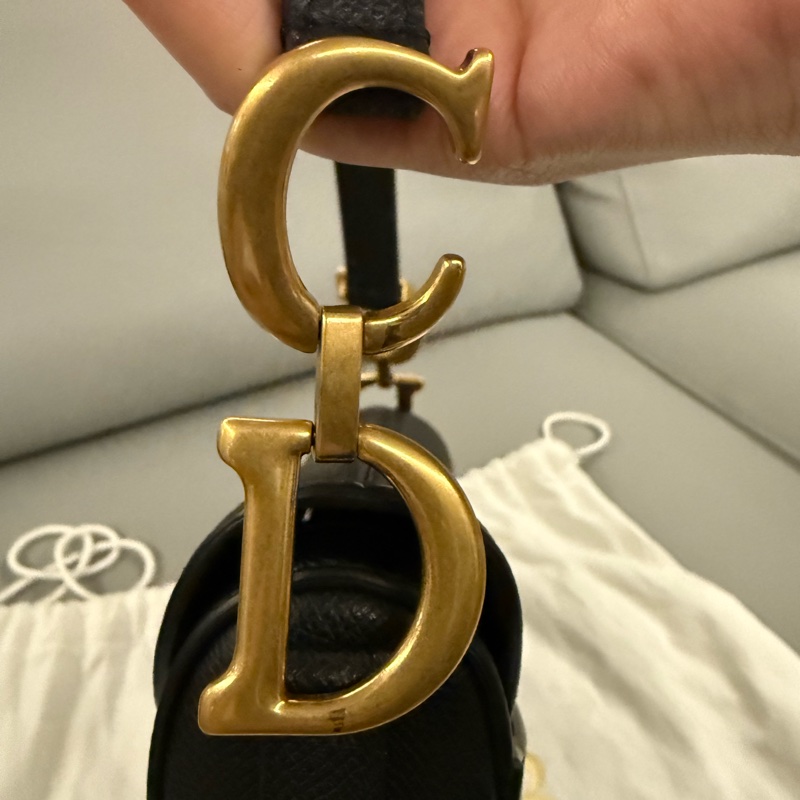 原價14.5萬可議價✨Dior 女款馬鞍包 黑色金扣Mini (價格附背帶)-16